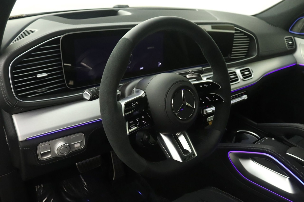 2025 Mercedes Benz GLS 63 AMG photo 4