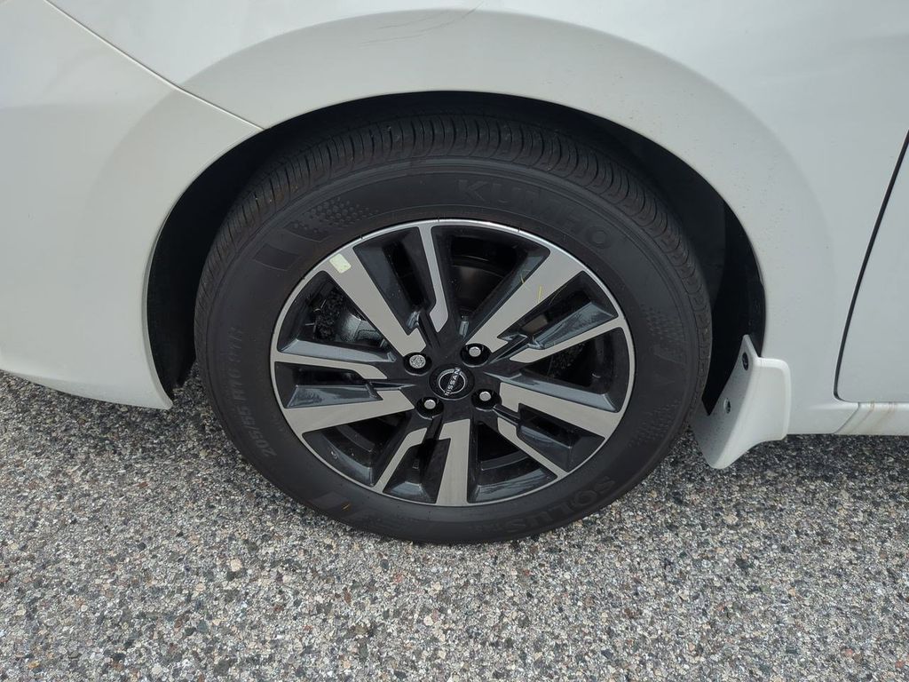 2025 Nissan Versa SV photo 9