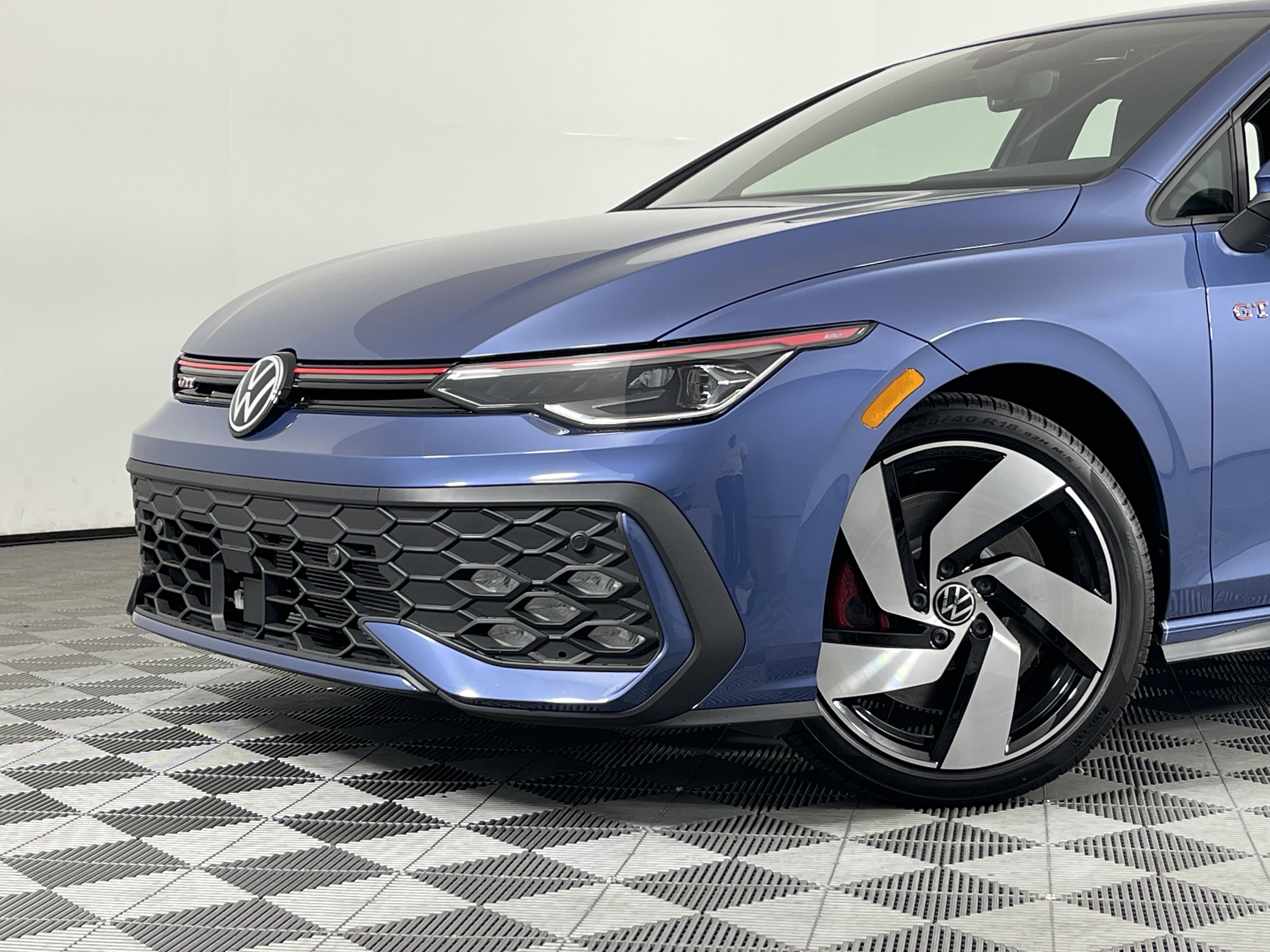 2025 Volkswagen Golf GTI S photo 2