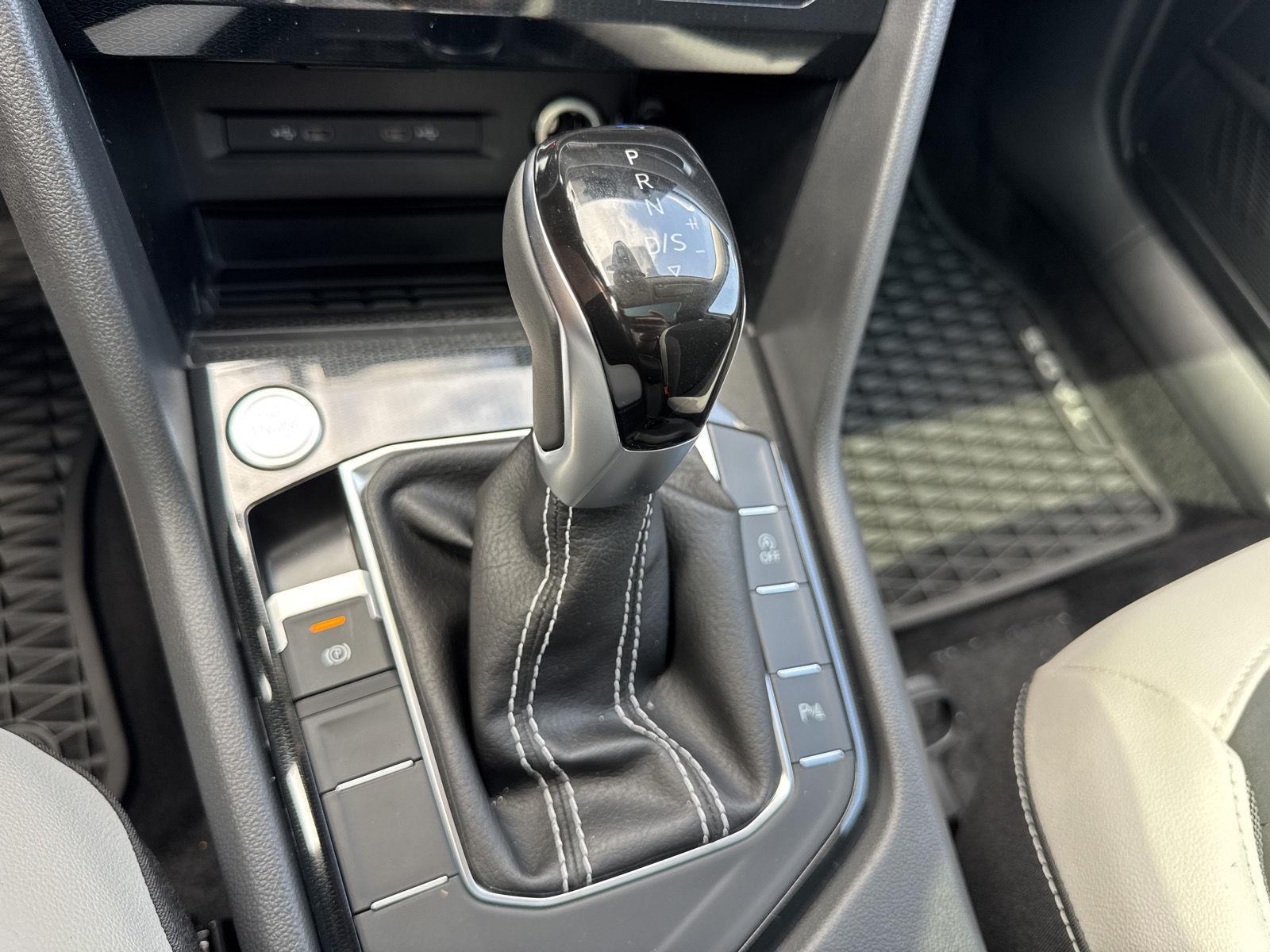 2025 Volkswagen Taos SE photo 18