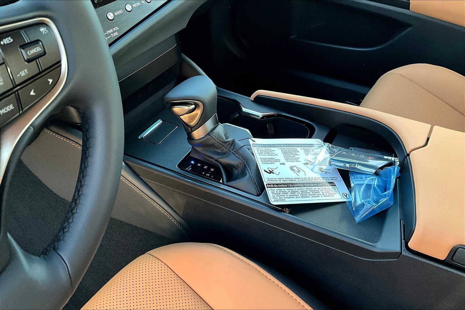 2025 Lexus ES 350 - Photo 11