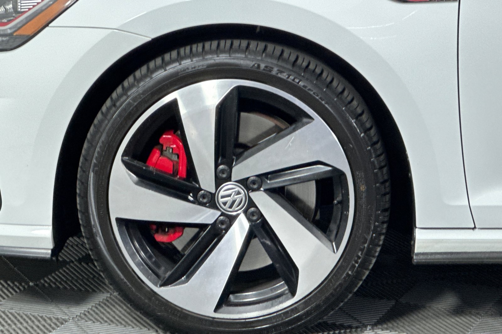 2019 Volkswagen Golf GTI SE photo 25