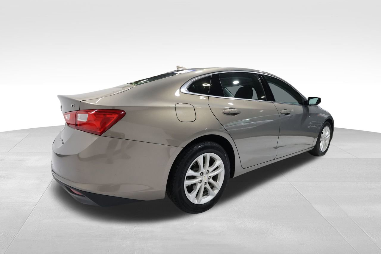 2017 Chevrolet Malibu 1LT photo 3