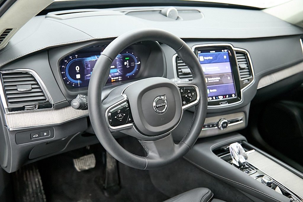 2023 VOLVO XC90 - Image 10