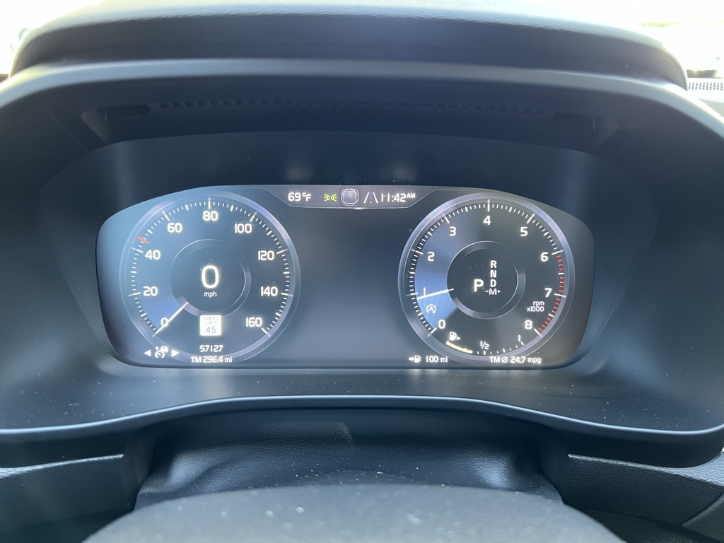 2019 Volvo XC40 T5 Momentum photo 19
