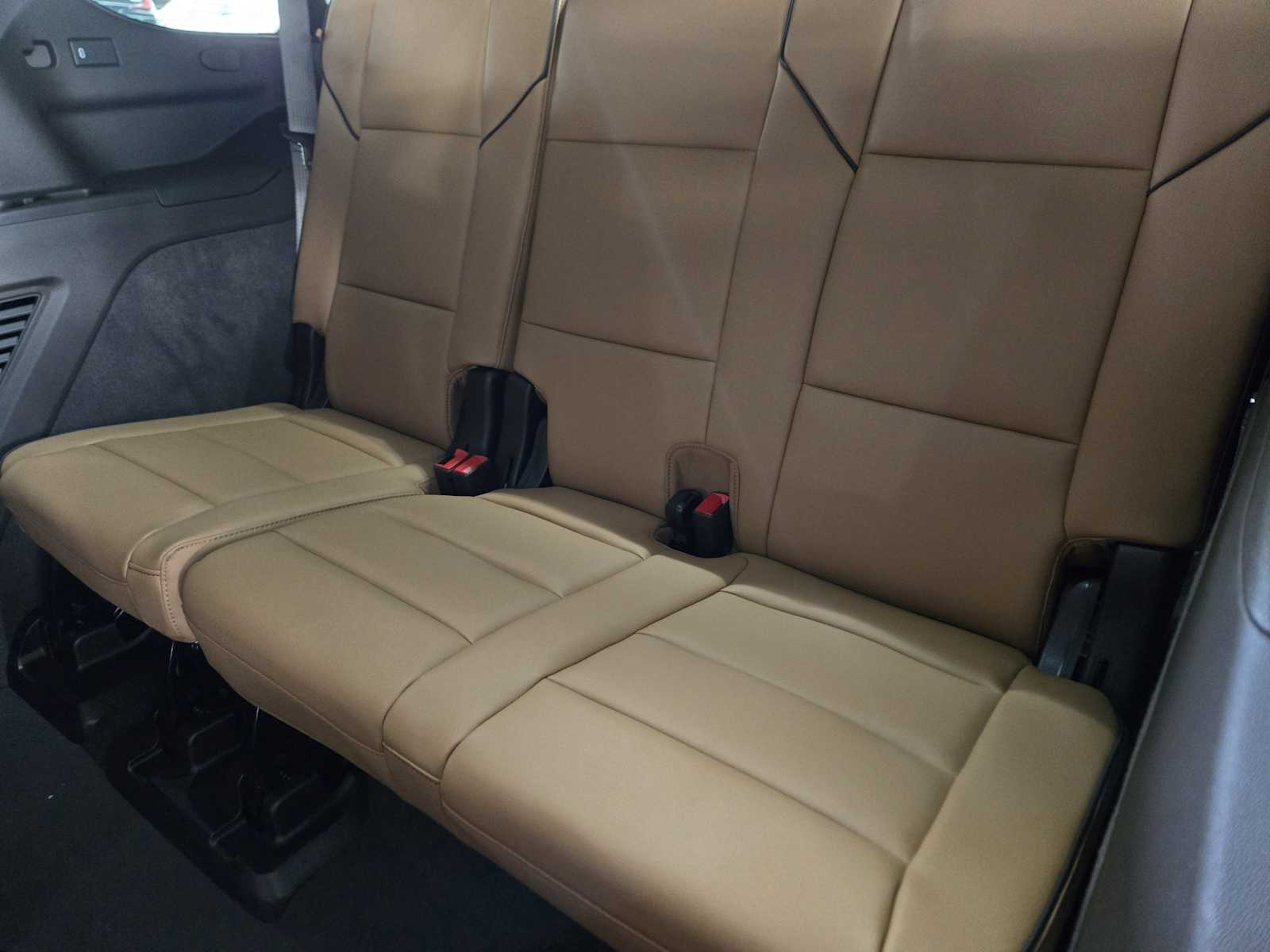 2025 Cadillac Escalade Premium Luxury photo 17