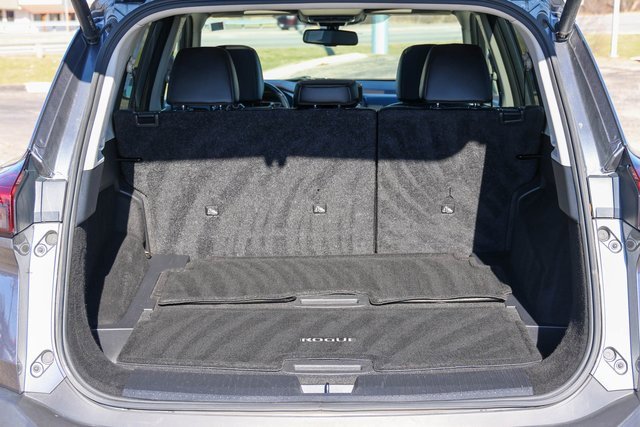 Used 2023 Gray Nissan SL image 9