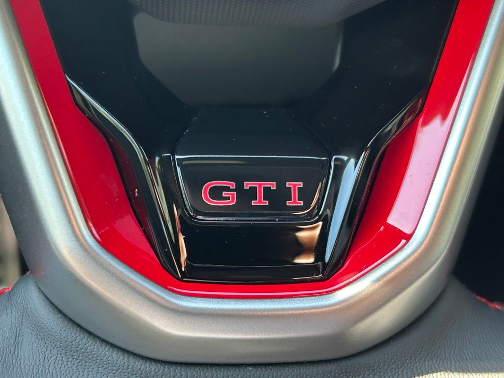 2025 Volkswagen Golf GTI SE photo 19