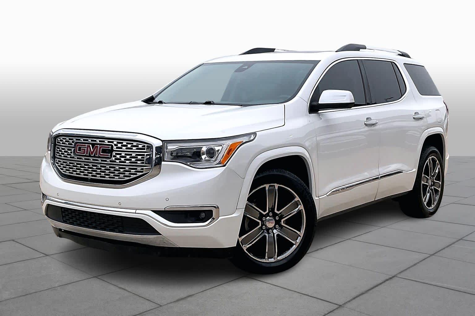 2017 GMC Acadia Denali's photo