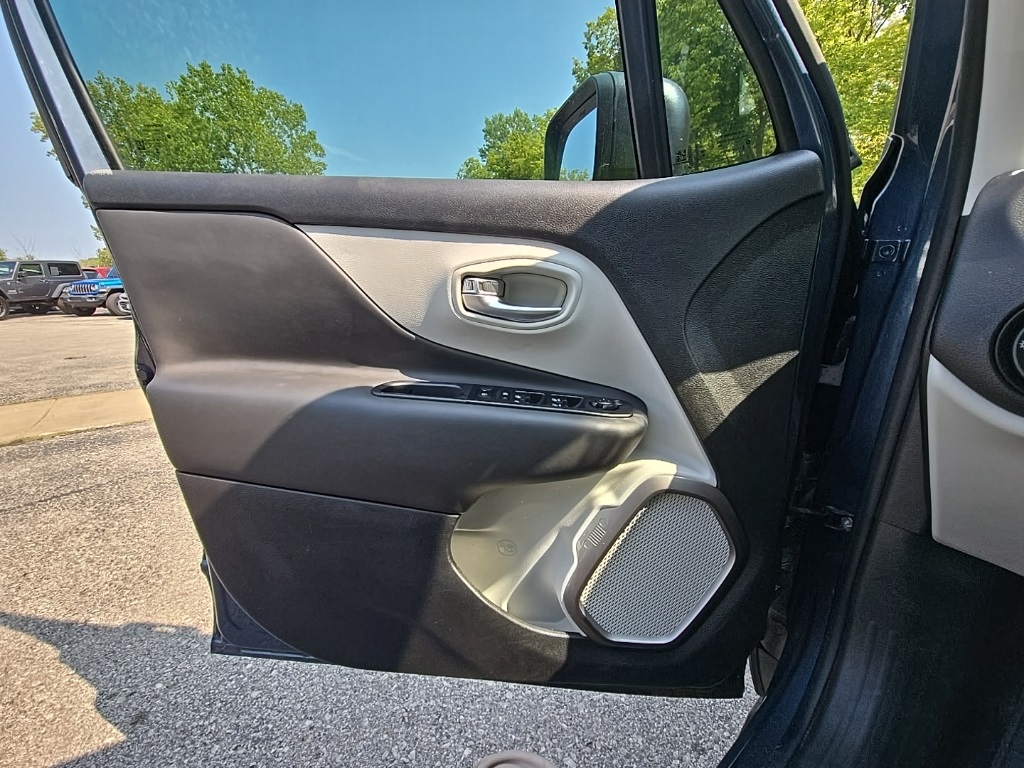 2022 Jeep Renegade Latitude photo 19