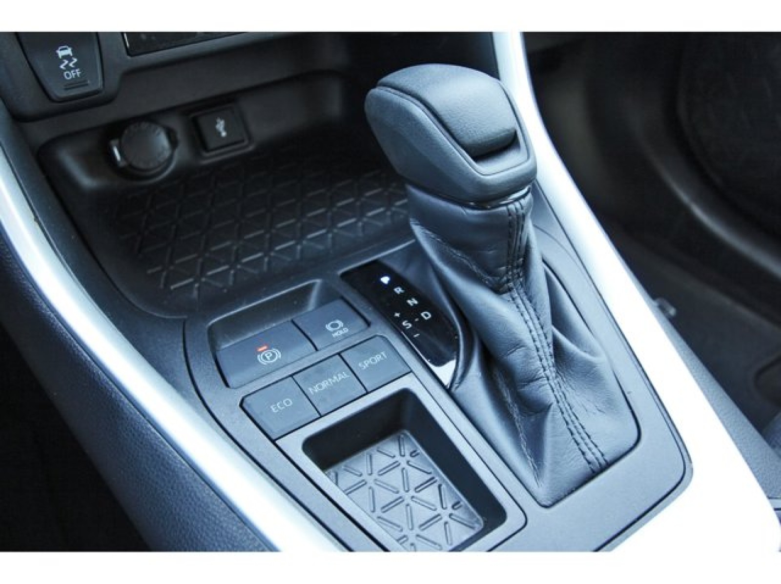 2022 Toyota RAV4 XLE Green at TX Auto Group