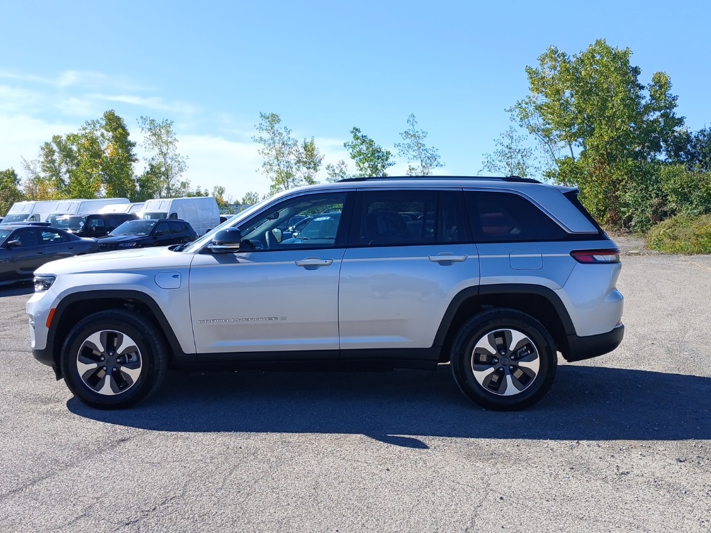 2023 Jeep Cherokee 4xe photo 3