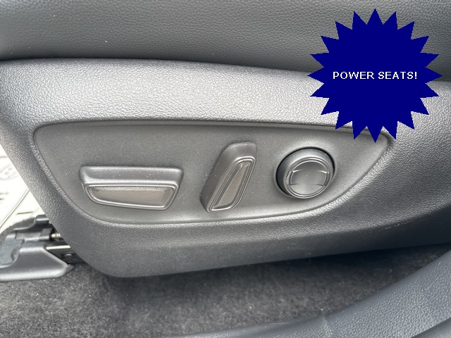 2024 Toyota Highlander LE photo 12