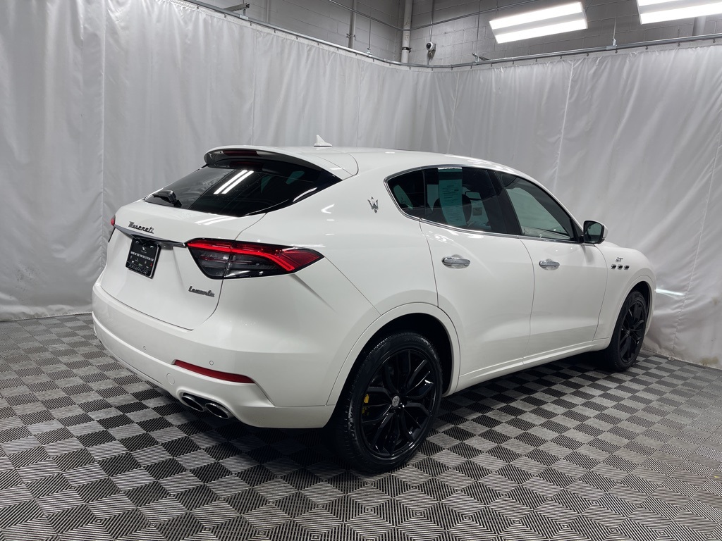 2022 Maserati Levante GT photo 3