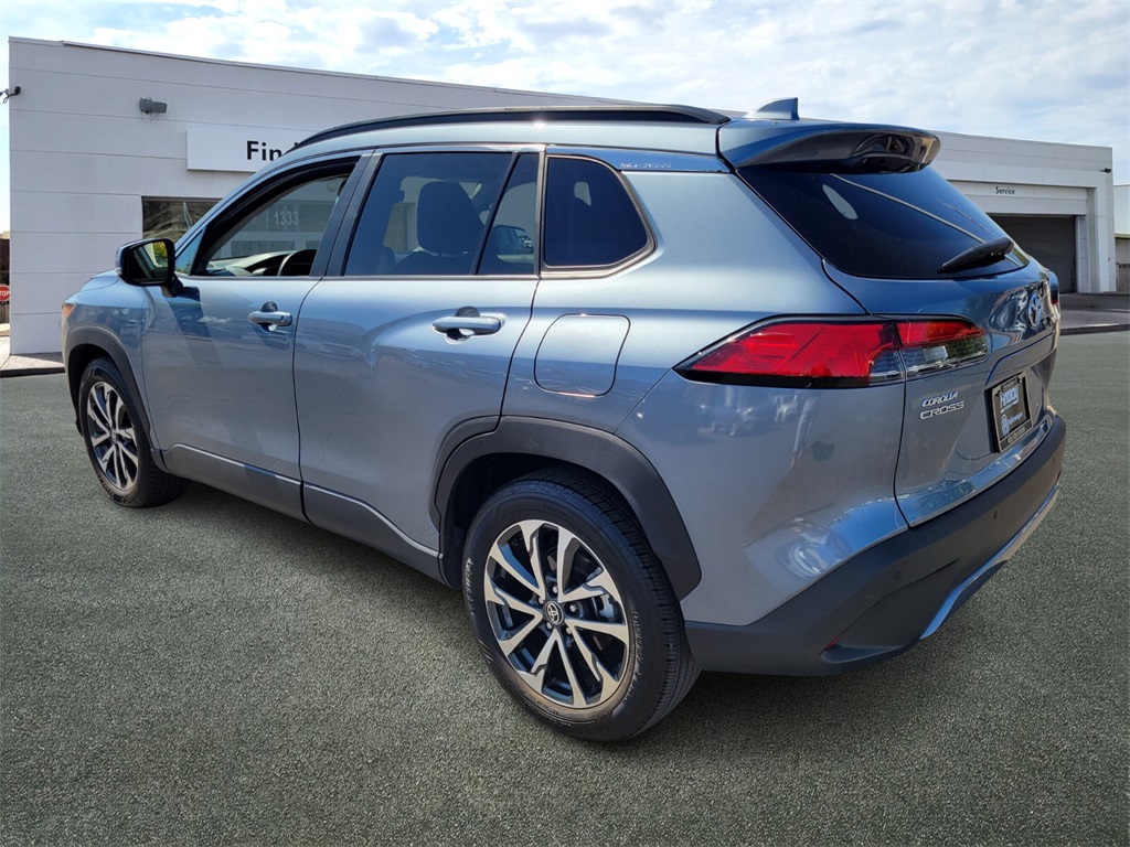2023 Toyota Corolla Cross XLE photo 6