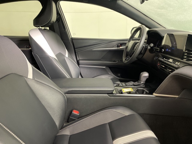 2025 Toyota Camry SE photo 10