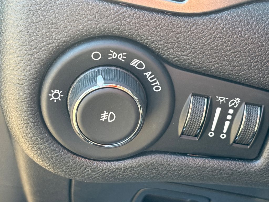 2019 Jeep Cherokee Limited photo 22