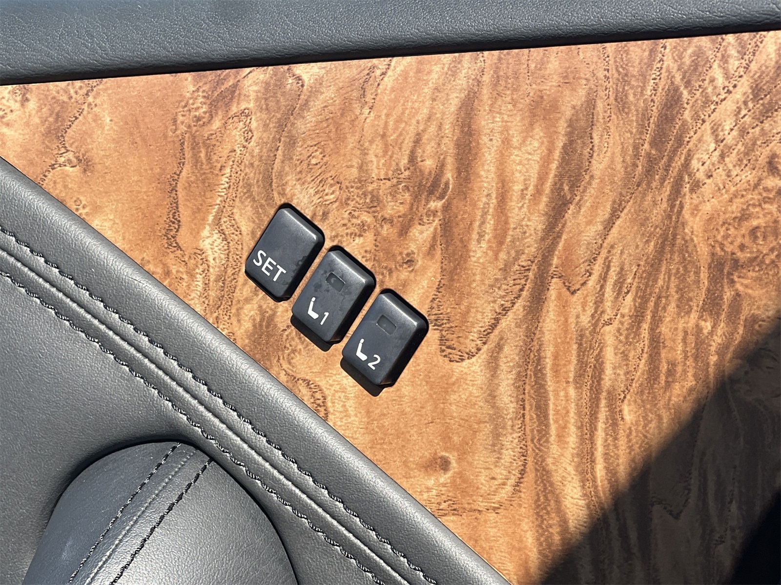 2021 Nissan Armada SL photo 19