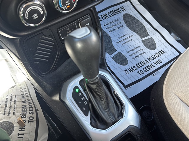 2015 Jeep Renegade Sport photo 21