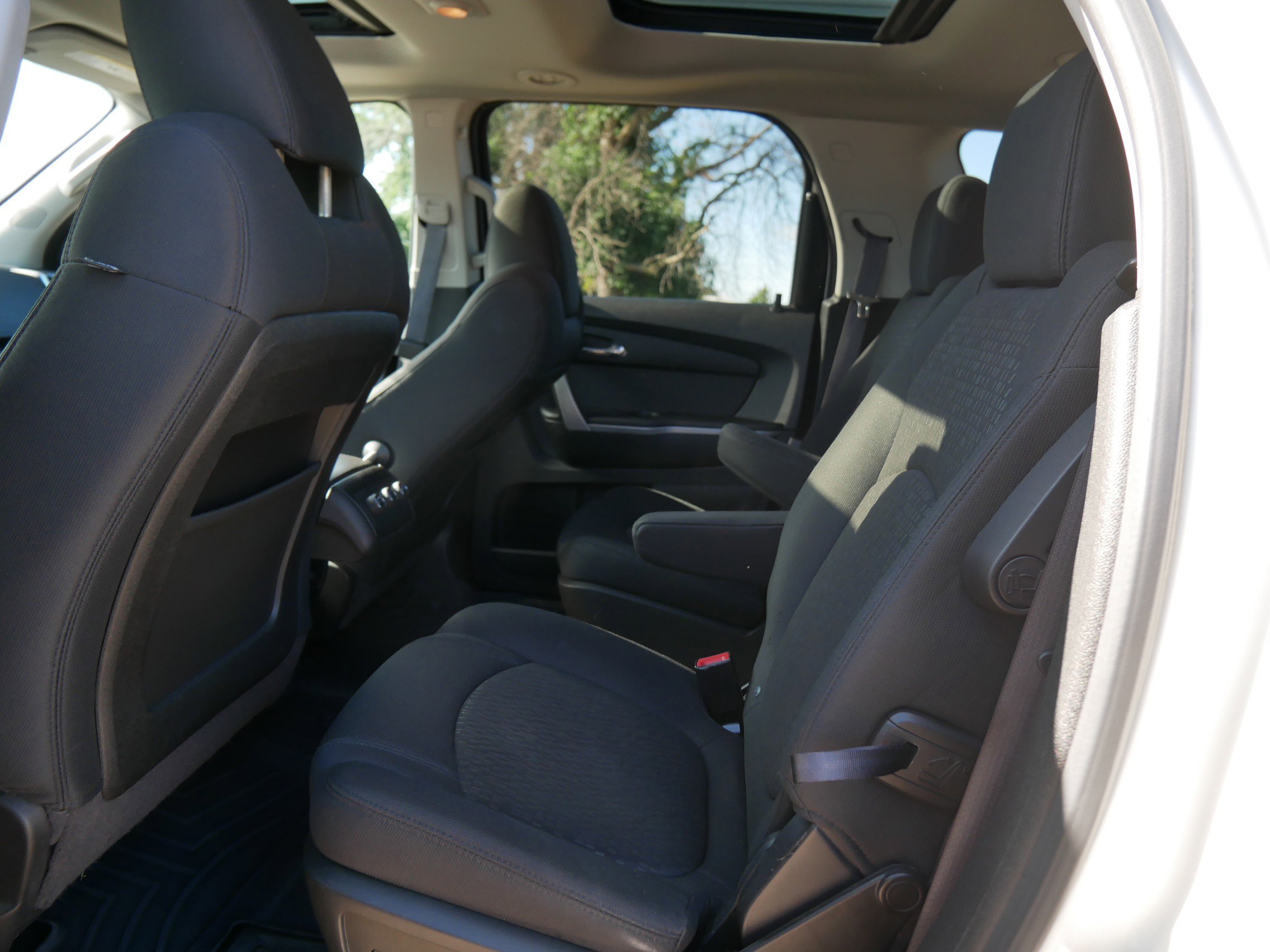 2011 Gmc Acadia SLE photo 11