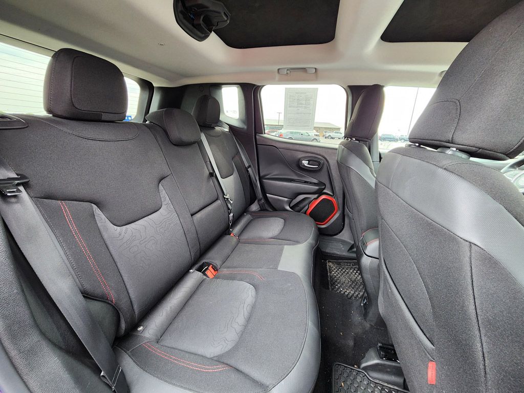 2016 Jeep Renegade Trailhawk photo 10
