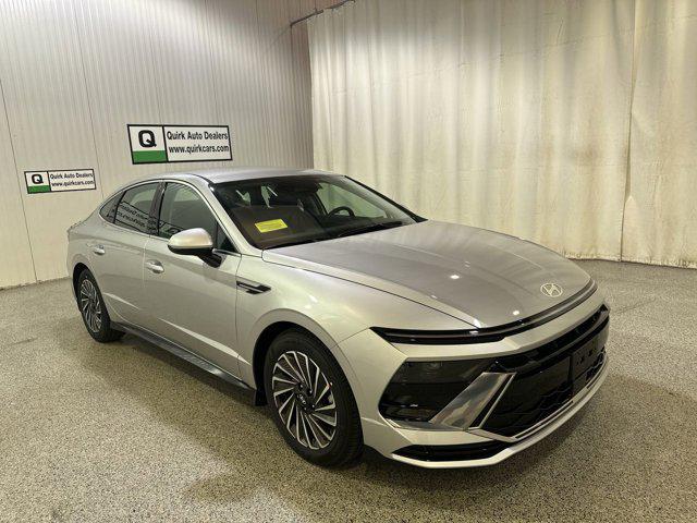2025 Hyundai Sonata Hybrid SEL photo 2