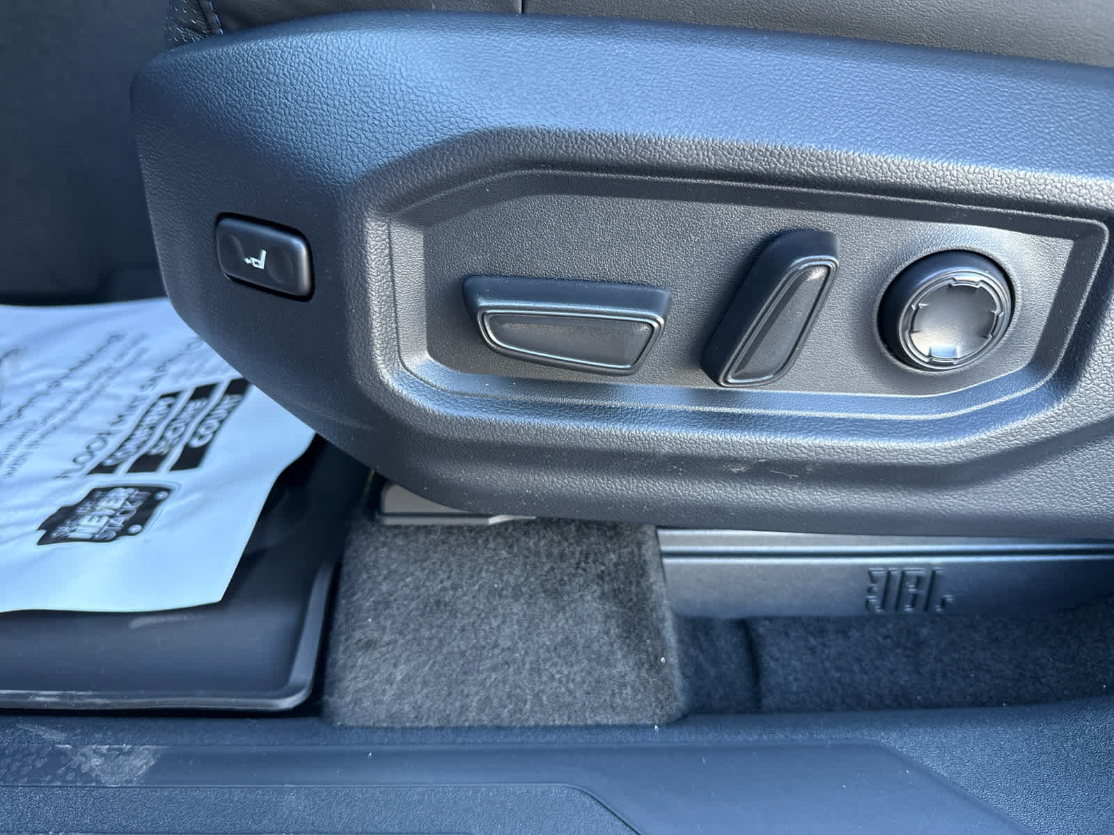 2025 Toyota Tundra Platinum CrewMax photo 12