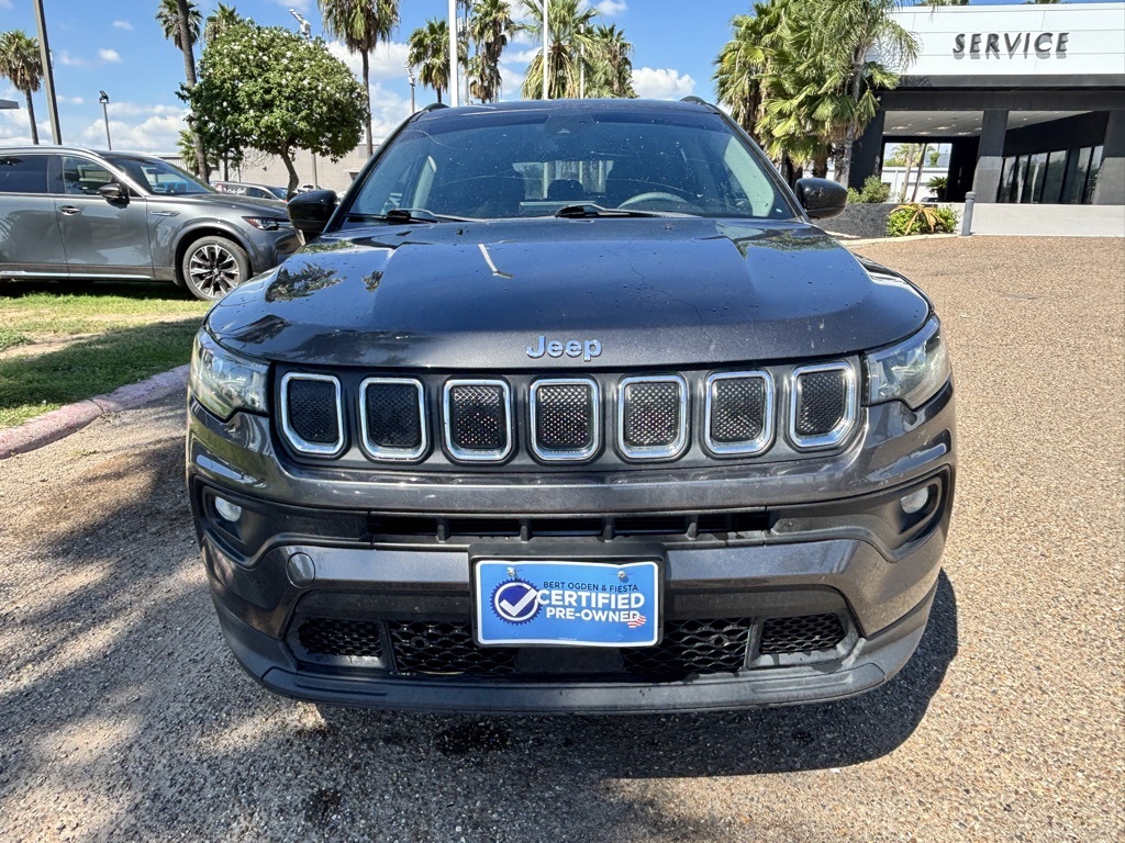 2022 Jeep Compass Latitude photo 2