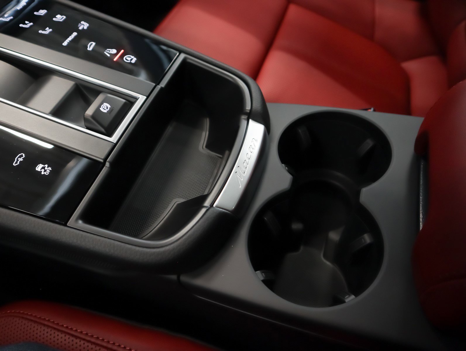 2025 Porsche Macan S photo 21