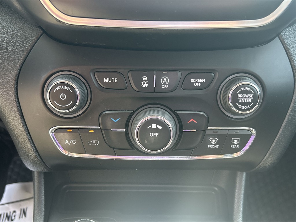 2019 Jeep Cherokee Latitude photo 15