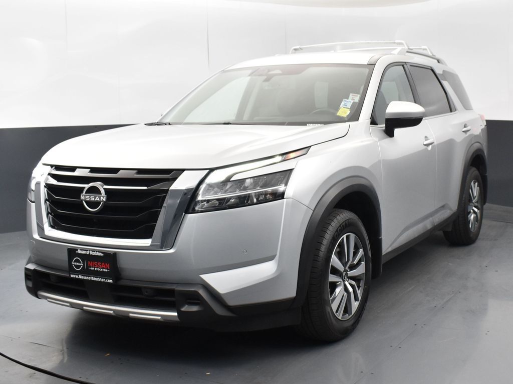 2024 Nissan Pathfinder SL photo 3