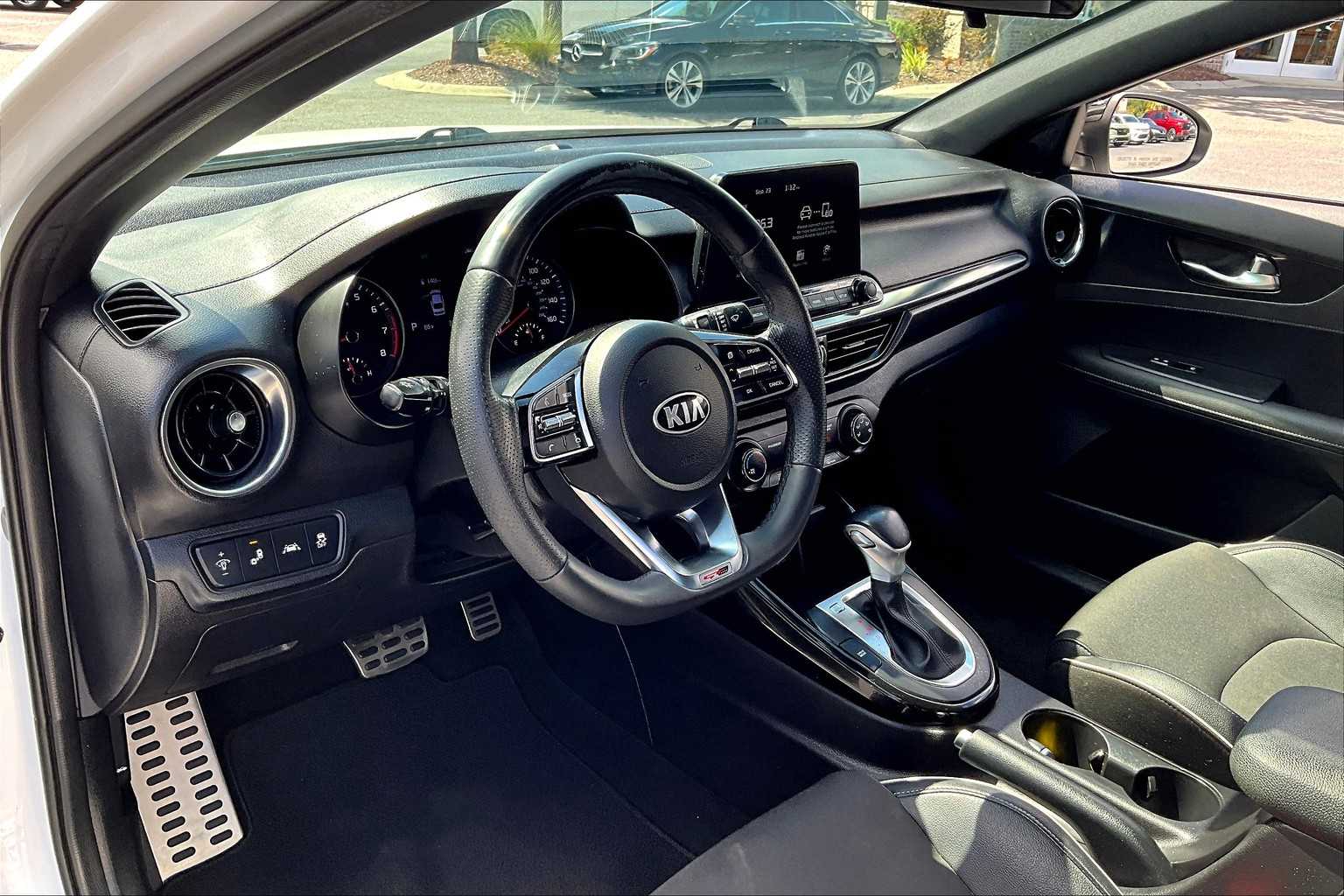 2021 Kia Forte GT-Line photo 16