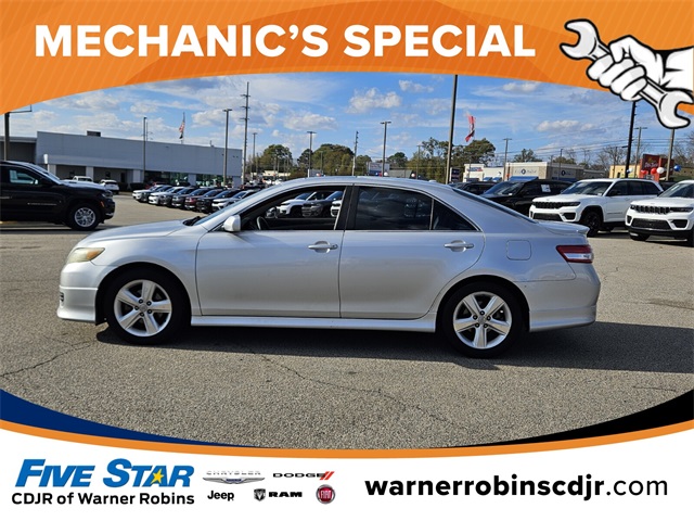 2011 Toyota Camry SE photo 4