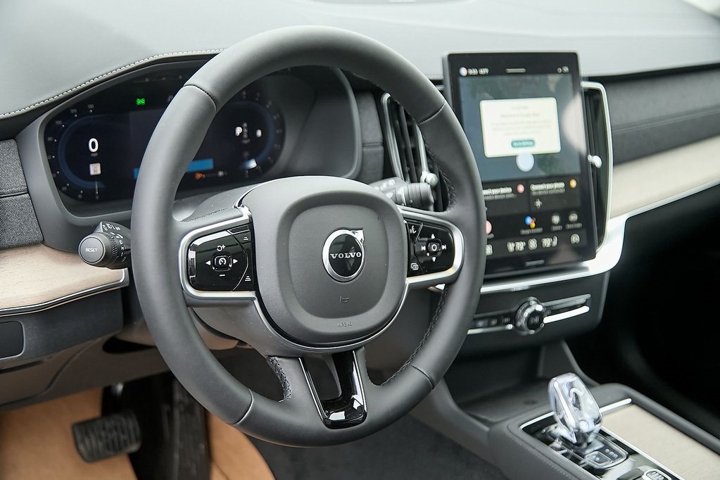 2025 VOLVO XC90 - Image 12