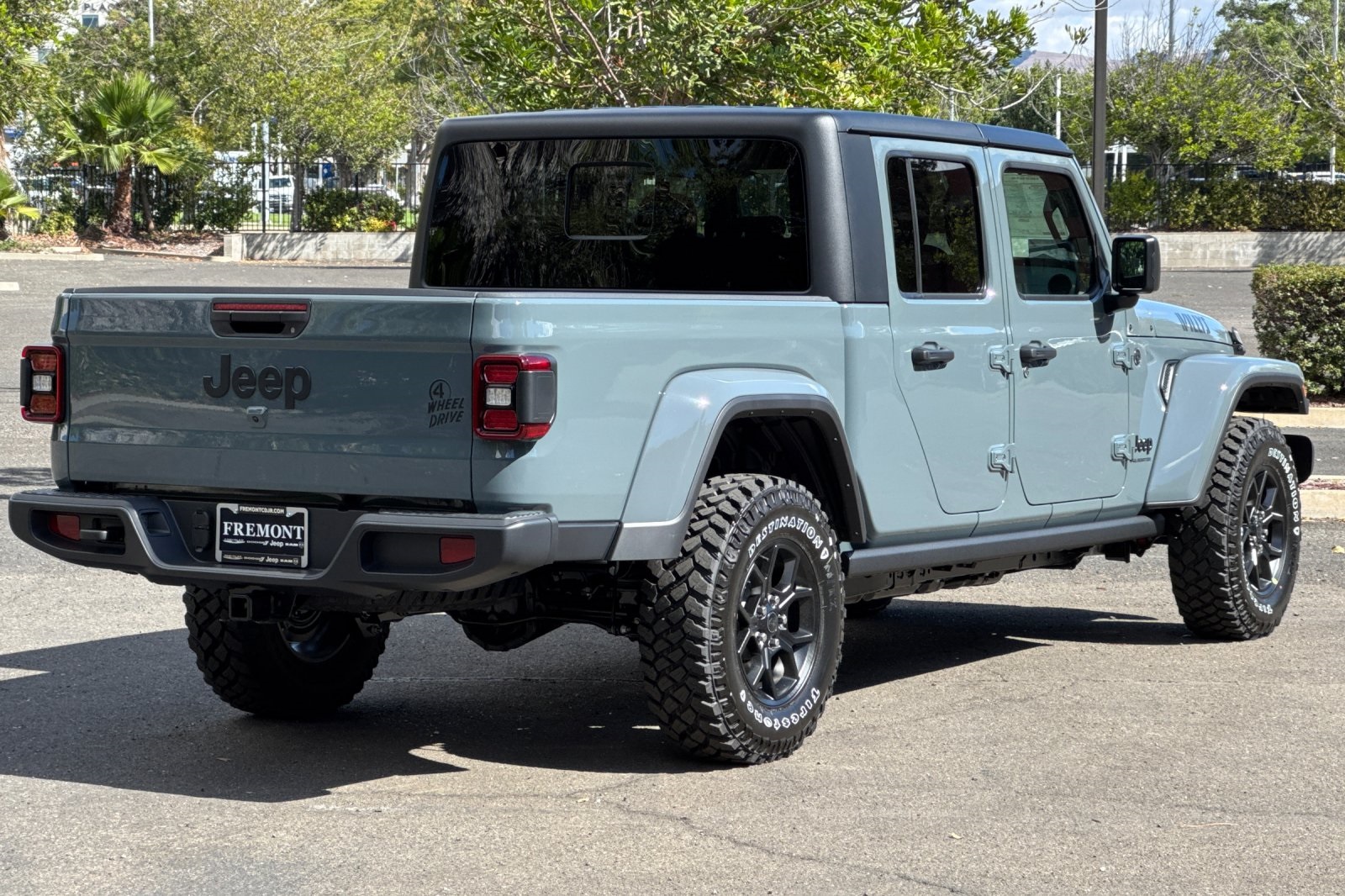 2025 Jeep Gladiator Willys photo 3