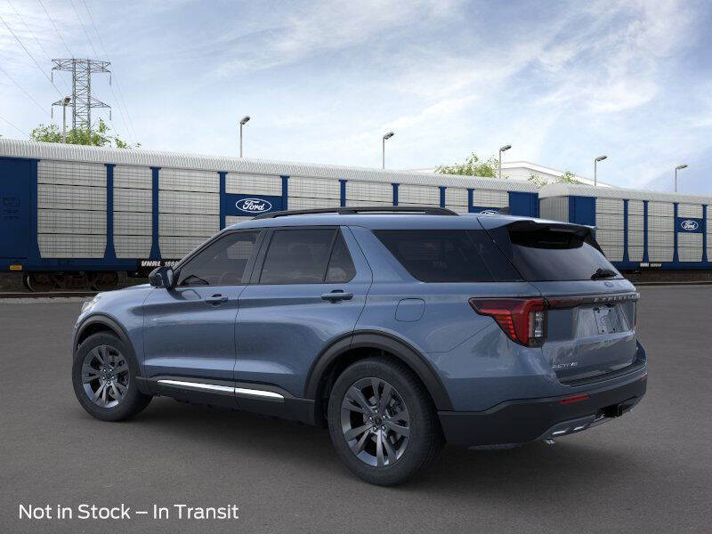 2025 Ford Explorer photo 4