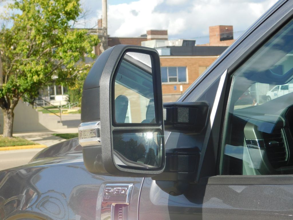 2024 Ford F-150 XLT photo 3