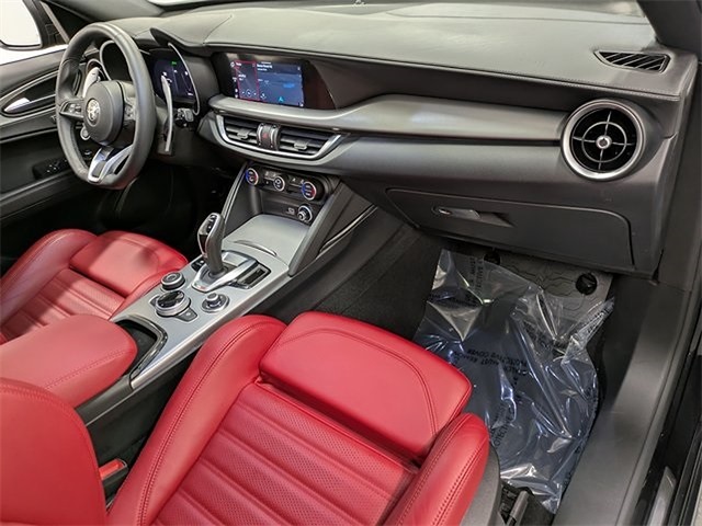 2024 Alfa Romeo Stelvio Ti photo 27