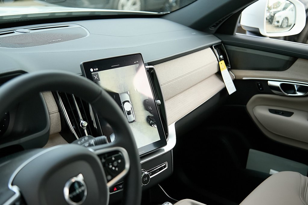 2026 VOLVO XC90 - Image 13