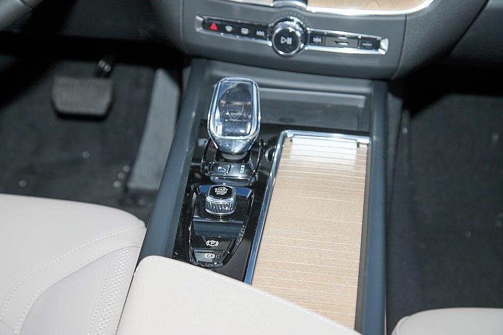 2026 VOLVO XC60 - Image 27