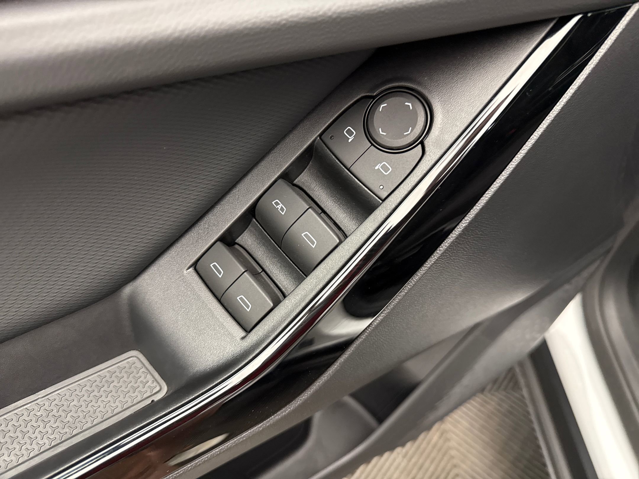 2025 Chevrolet Equinox LT photo 29