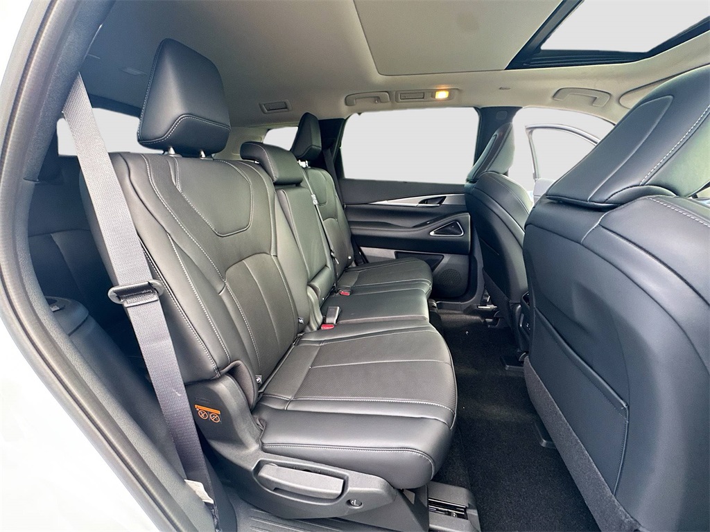 2026 Infiniti QX60 Luxe photo 30