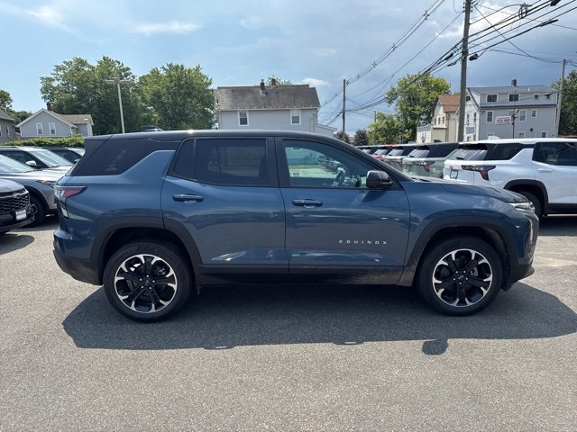 2026 Chevrolet Equinox LT photo 2