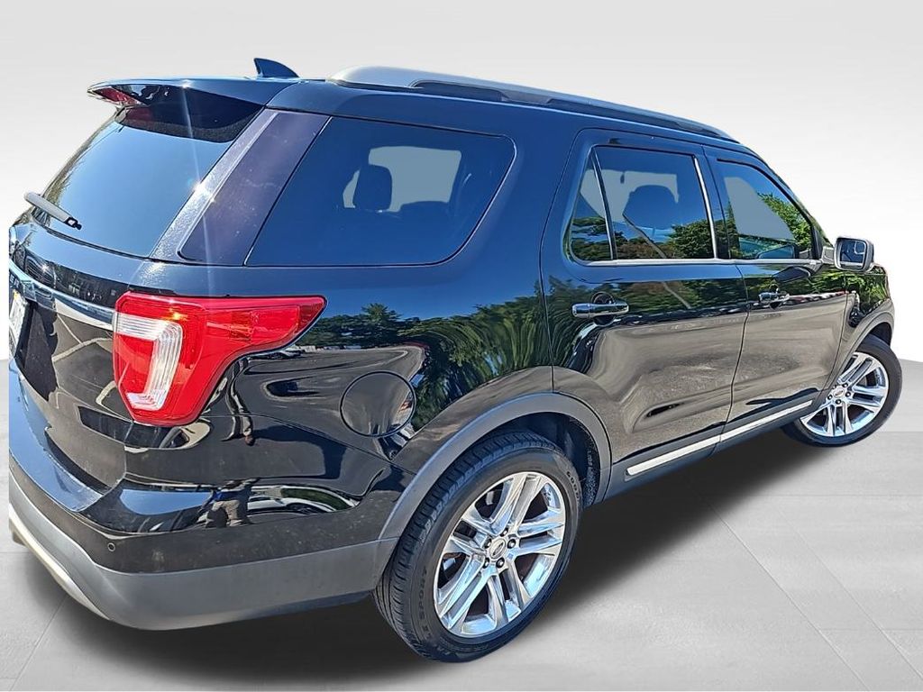2016 Ford Explorer XLT photo 6