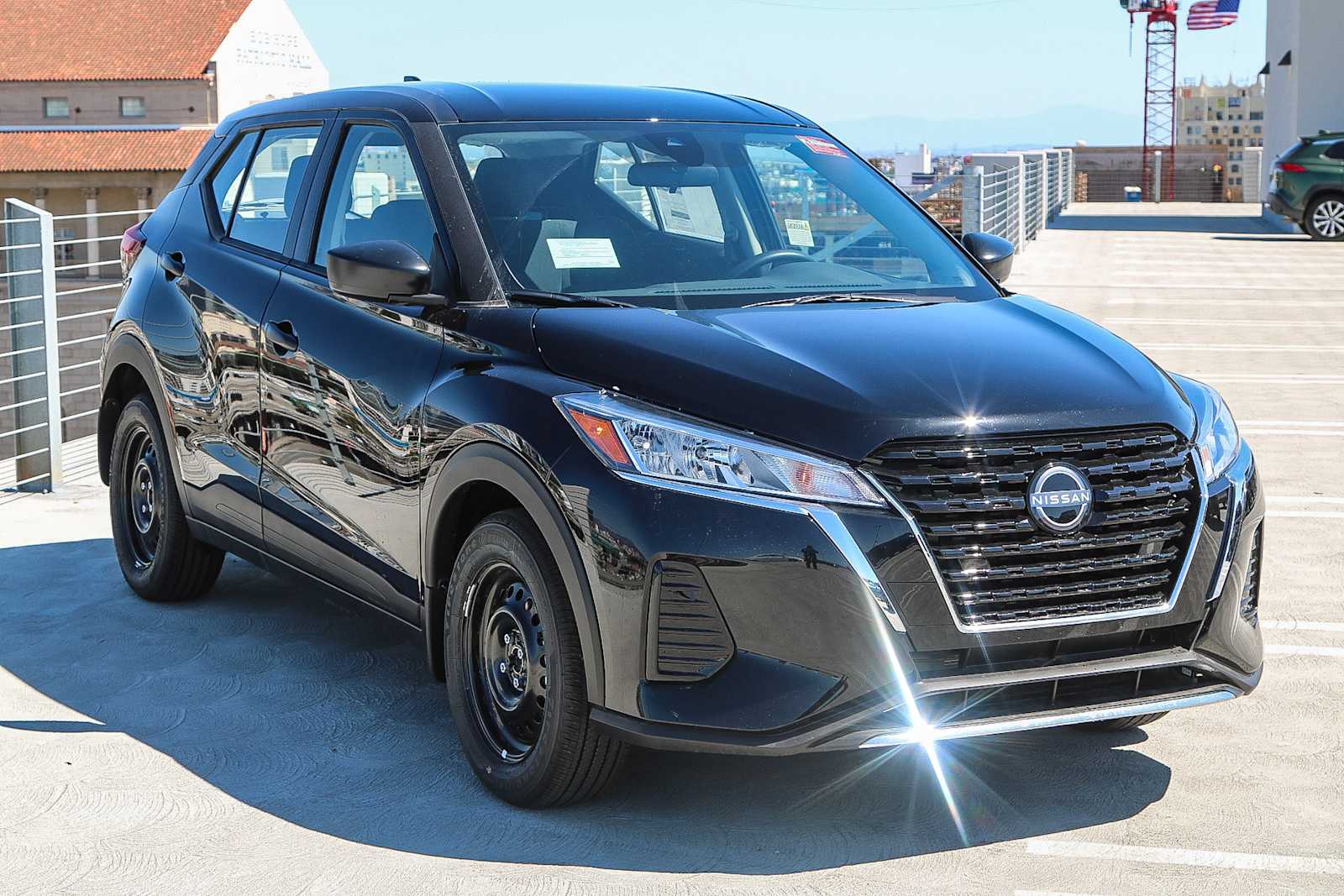 2025 Nissan Kicks Play S photo 3