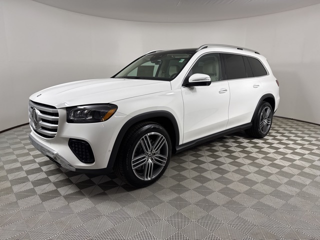 2025 Mercedes Benz GLS 450 4MATIC photo 3
