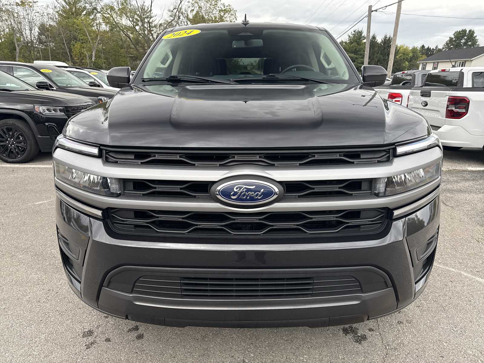 2024 Ford Expedition XLT photo 2