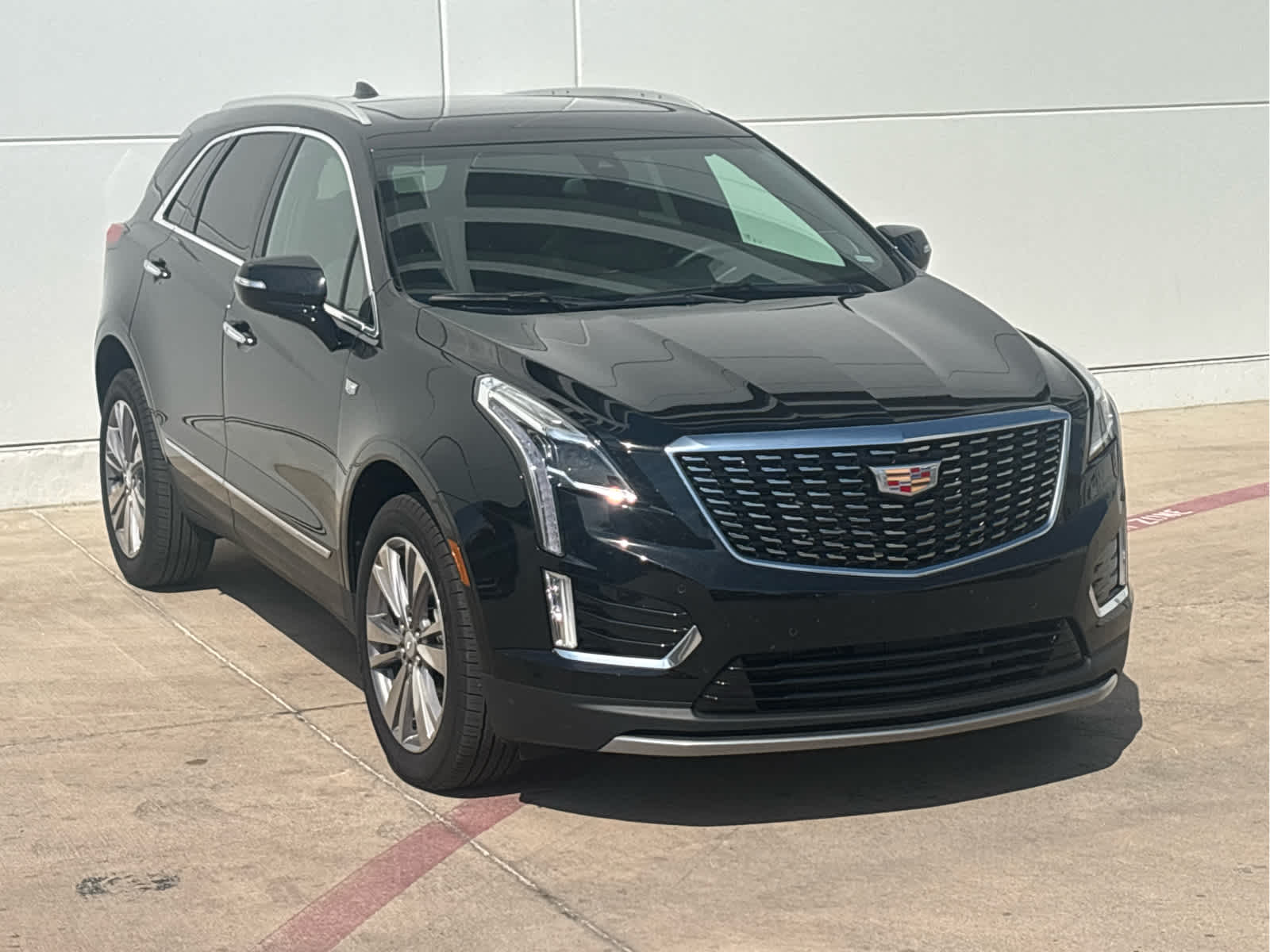 2025 Cadillac XT5 Premium Luxury photo 2