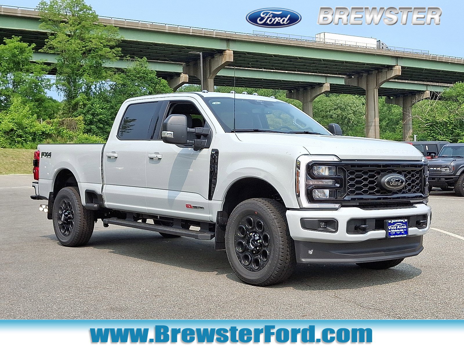 2025 Ford F-350 Super Duty XLT's photo