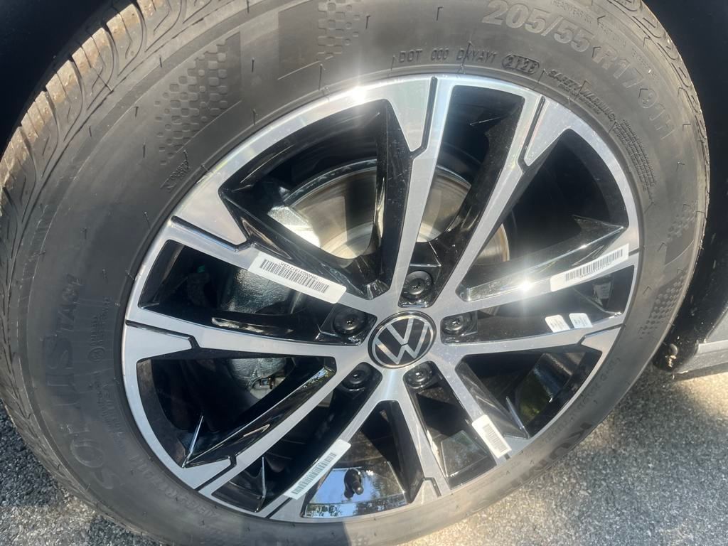 2025 Volkswagen Jetta 1.5T Sport photo 2